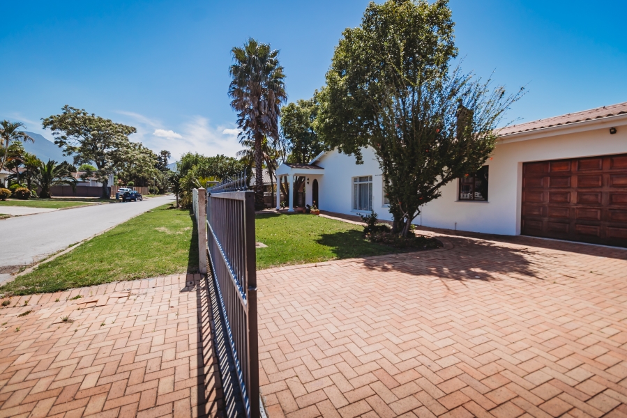4 Bedroom Property for Sale in Bodorp Western Cape